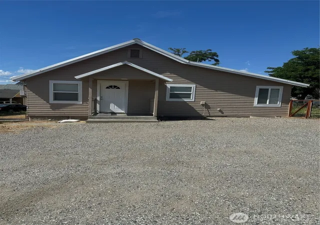 Photo 1 of Townhouse for sale at 1007 N Baker Ave, East Wenatchee, WA 98802 | MLS# NWM2522838 | Listing updated on 2026-09-21