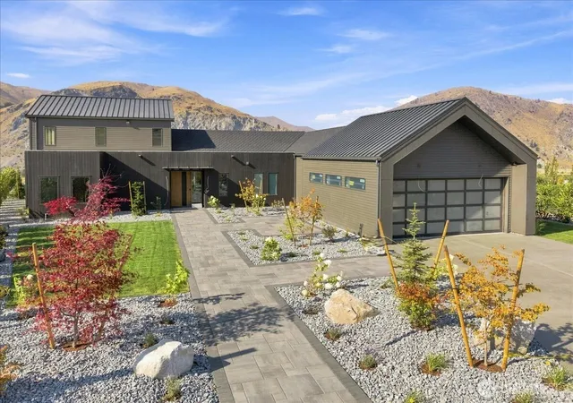 Photo 1 of Single family home for sale at 4 Mica Ln, Orondo, WA 98843 | MLS# NWM2522855 | Listing updated on 2026-09-23