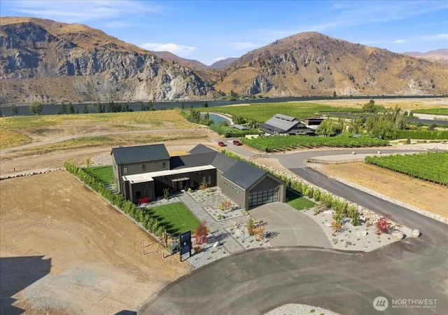 Photo 2 of Single family home for sale at 4 Mica Ln, Orondo, WA 98843 | MLS# NWM2522855 | Listing updated on 2026-09-23