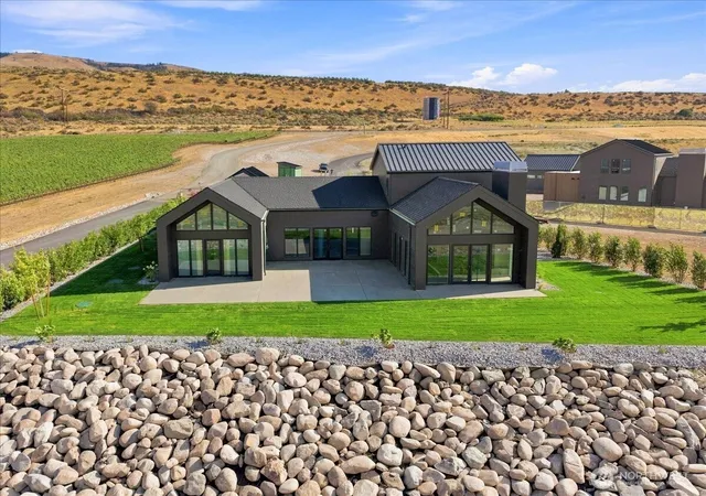 Photo 3 of Single family home for sale at 4 Mica Ln, Orondo, WA 98843 | MLS# NWM2522855 | Listing updated on 2026-09-23