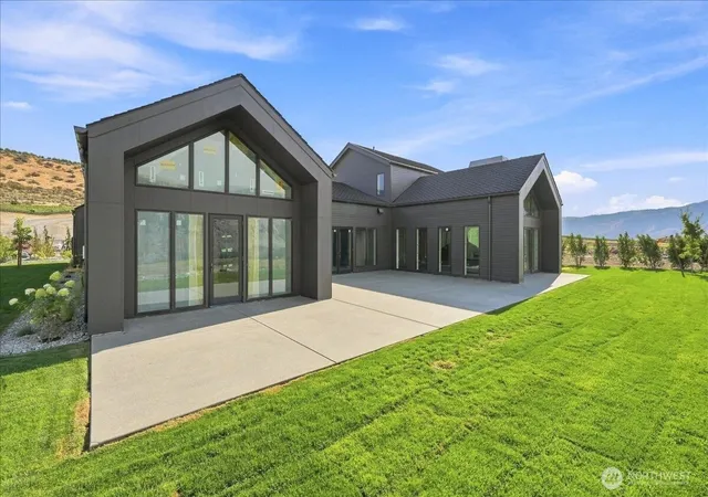 Photo 4 of Single family home for sale at 4 Mica Ln, Orondo, WA 98843 | MLS# NWM2522855 | Listing updated on 2026-09-23