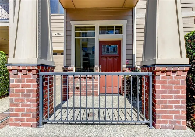 Photo 3 of Townhouse for sale at 4020 Ne 3rd Place #B, Renton, WA 98056 | MLS# NWM2522911 | Listing updated on 2026-09-30