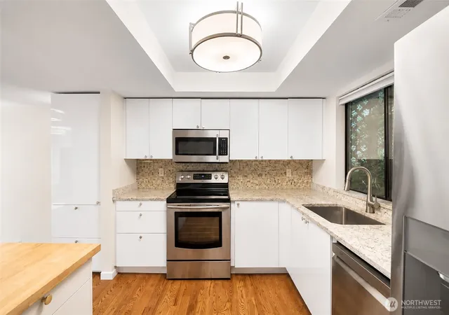 Photo 3 of Townhouse for sale at 10840 NE 35th Place #2, Bellevue, WA 98004 | MLS# NWM2522913 | Listing updated on 2026-09-21