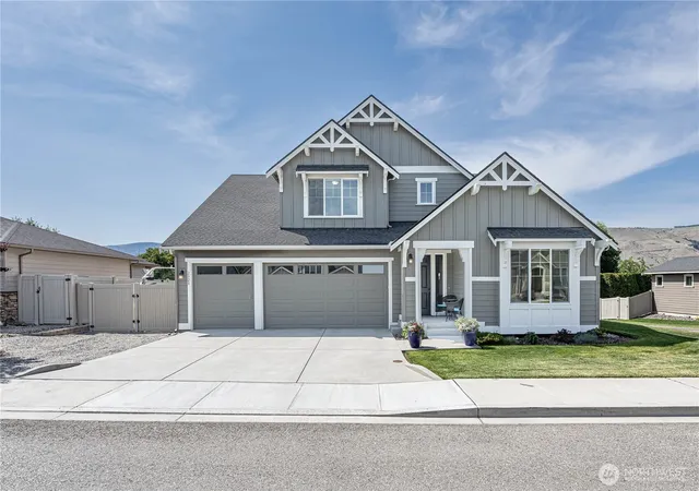 Photo 1 of Single family home for sale at 2028 Se Legacy Pl, East Wenatchee, WA 98802 | MLS# NWM2522946 | Listing updated on 2026-09-21