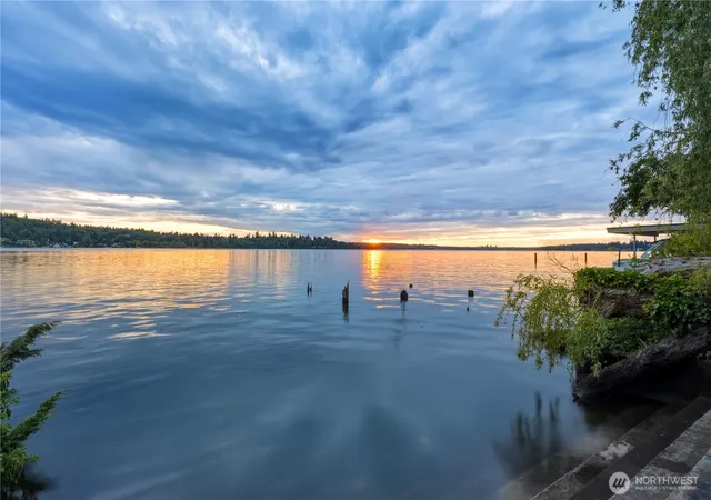 Photo 3 of Single family home for sale at 2521 103 Avenue Se, Bellevue, WA 98004 | MLS# NWM2522984 | Listing updated on 2026-09-21