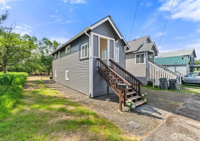 Photo 3 of Sale Pending at 411 11th Street, Hoquiam, WA 98550 | MLS# NWM2523023 | Listing updated on 2026-09-25