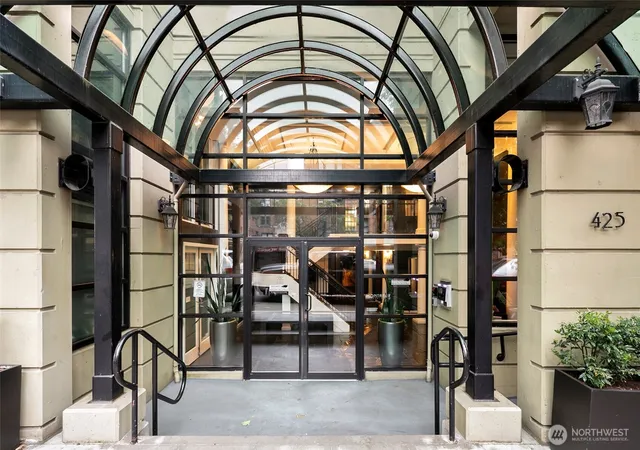 Photo 3 of Condo for sale at 425 Vine St #614, Seattle, WA 98121 | MLS# NWM2523024 | Listing updated on 2026-09-30