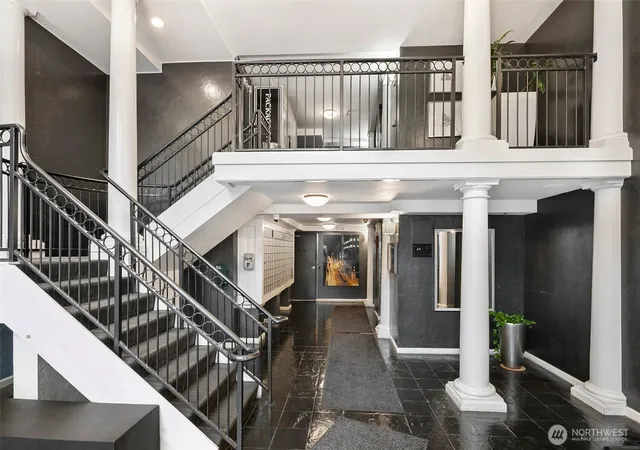 Photo 4 of Condo for sale at 425 Vine St #614, Seattle, WA 98121 | MLS# NWM2523024 | Listing updated on 2026-09-30
