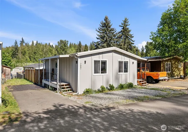 Photo 2 of Manufactured home for sale at 31108 3rd Avenue #222, Black Diamond, WA 98010 | MLS# NWM2523065 | Listing updated on 2026-09-21
