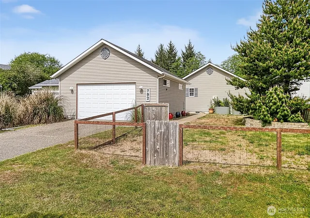 Photo 4 of Single family home for sale at 792 Island Cir SE, Ocean Shores, WA 98569 | MLS# NWM2523086 | Listing updated on 2026-09-24