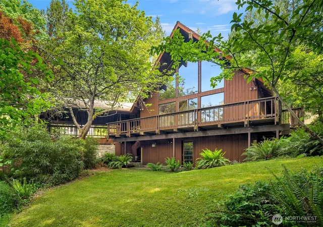 Photo 2 of Single family home for sale at 5709 80th Avenue Se, Mercer Island, WA 98040 | MLS# NWM2523138 | Listing updated on 2026-10-02