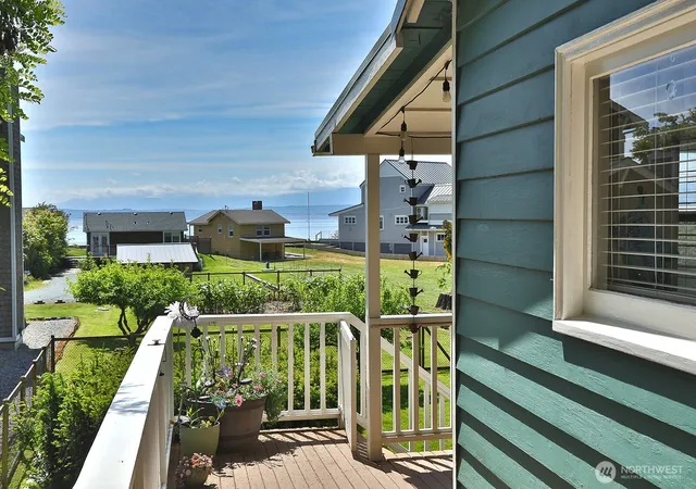 Photo 2 of Single family home for sale at 5822 Mutiny Bay Rd, Freeland, WA 98249 | MLS# NWM2523159 | Listing updated on 2026-09-21