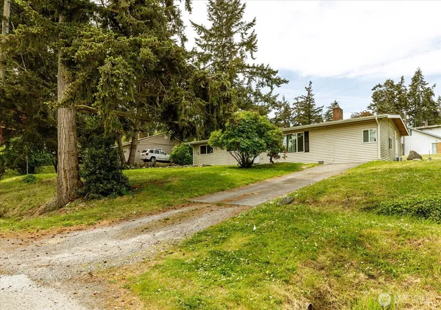 Photo 3 of Sale Pending at 2642 Olympic Dr, Oak Harbor, WA 98277 | MLS# NWM2523183 | Listing updated on 2026-09-29