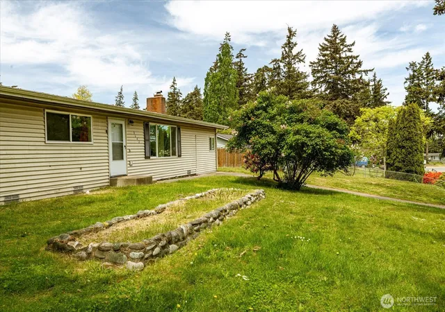 Photo 3 of Sale Pending at 2642 Olympic Dr, Oak Harbor, WA 98277 | MLS# NWM2523183 | Listing updated on 2026-09-29