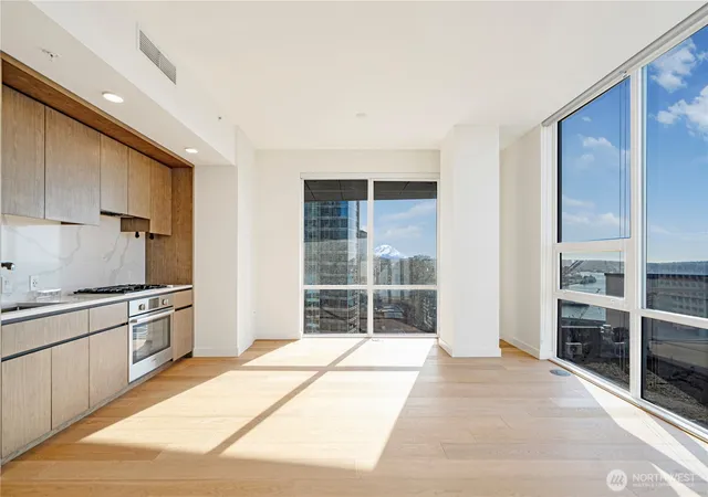Photo 3 of Condo for sale at 121 Stewart St #1605, Seattle, WA 98101 | MLS# NWM2523221 | Listing updated on 2026-09-21