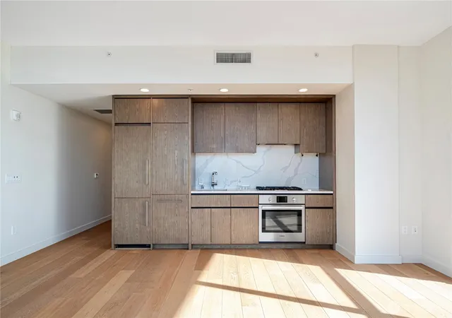 Photo 4 of Condo for sale at 121 Stewart St #1605, Seattle, WA 98101 | MLS# NWM2523221 | Listing updated on 2026-09-21