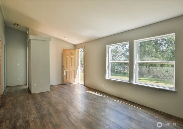 Photo 3 of Sale Pending at 4717 Hansen Dr, Clinton, WA 98236 | MLS# NWM2523260 | Listing updated on 2026-09-25