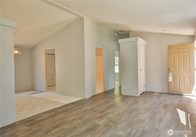 Photo 4 of Sale Pending at 4717 Hansen Dr, Clinton, WA 98236 | MLS# NWM2523260 | Listing updated on 2026-09-25
