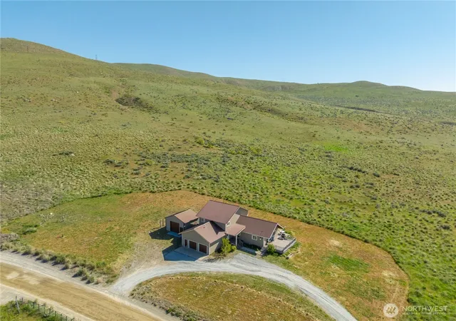 Photo 1 of Single family home for sale at 552 Bill Shaw Rd, Pateros, WA 98846 | MLS# NWM2523302 | Listing updated on 2026-09-21