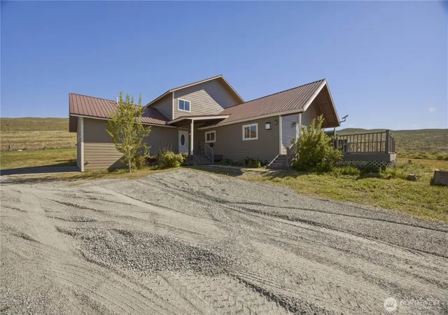 Photo 2 of Single family home for sale at 552 Bill Shaw Rd, Pateros, WA 98846 | MLS# NWM2523302 | Listing updated on 2026-09-21