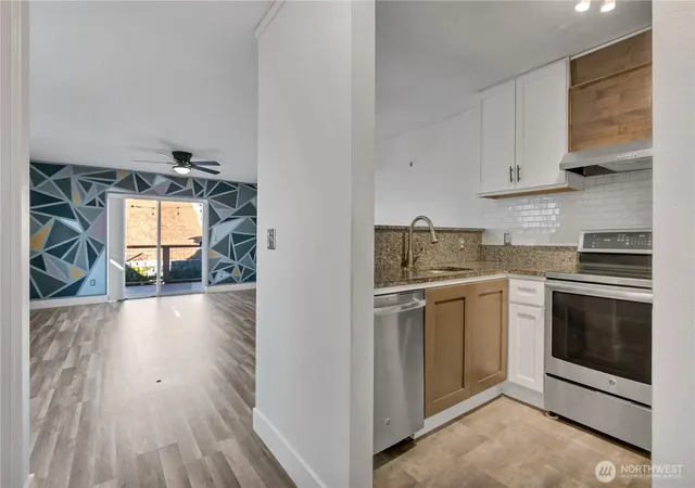 Photo 3 of Townhouse for sale at 1525 S G St, Tacoma, WA 98405 | MLS# NWM2523359 | Listing updated on 2026-09-21