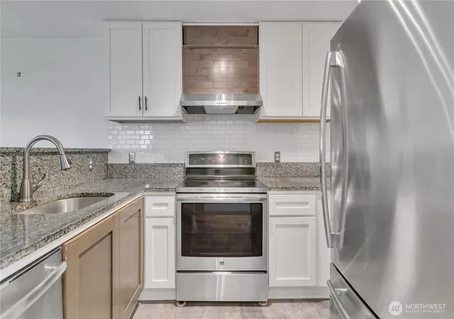 Photo 3 of Townhouse for sale at 1525 S G St, Tacoma, WA 98405 | MLS# NWM2523359 | Listing updated on 2026-09-21
