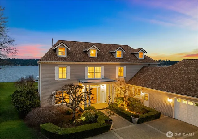 Photo 4 of Single family home for sale at 649 E Lake Sammamish Pkwy SE, Sammamish, WA 98074 | MLS# NWM2523400 | Listing updated on 2026-10-01