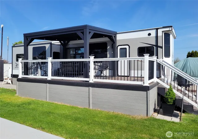Manufactured home for sale at 7037 Highway 262 #2, Othello, WA 99344 | MLS# NWM2523404