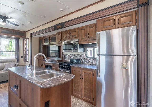 Photo 3 of Manufactured home for sale at 7037 Highway 262 #2, Othello, WA 99344 | MLS# NWM2523404 | Listing updated on 2026-09-21