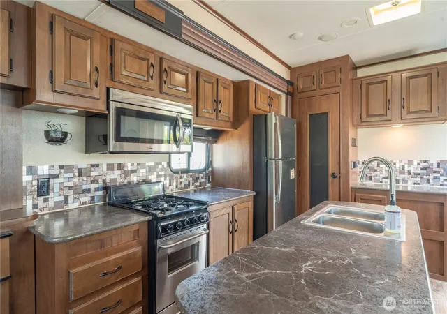 Photo 4 of Manufactured home for sale at 7037 Highway 262 #2, Othello, WA 99344 | MLS# NWM2523404 | Listing updated on 2026-09-21