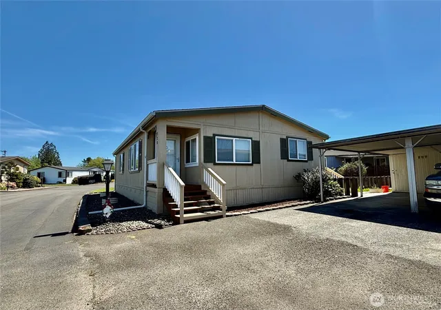 Photo 1 of Manufactured home for sale at 330 Carefree Cir, Aberdeen, WA 98520 | MLS# NWM2523410 | Listing updated on 2026-09-21
