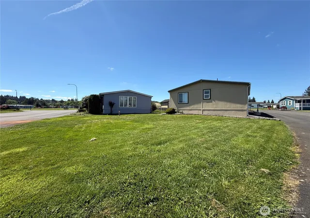 Photo 2 of Manufactured home for sale at 330 Carefree Cir, Aberdeen, WA 98520 | MLS# NWM2523410 | Listing updated on 2026-09-21