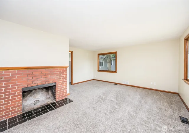 Photo 3 of Single family home for sale at 6521 S Park Ave, Tacoma, WA 98408 | MLS# NWM2523425 | Listing updated on 2026-09-21