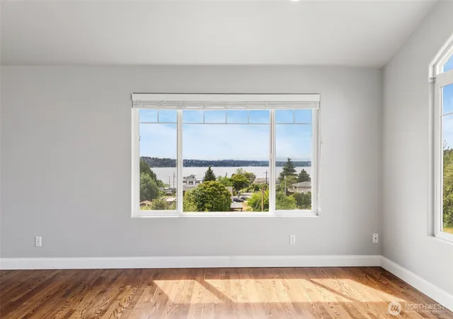 Photo 4 of Single family home for sale at 1005 N 29th Street, Renton, WA 98056 | MLS# NWM2523434 | Listing updated on 2026-09-21