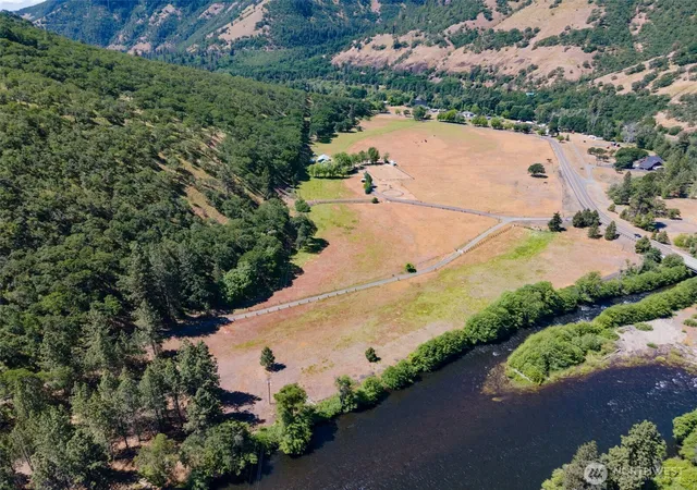 Photo 2 of Single family home for sale at 992 Highway 142 E, Lyle, WA 98635 | MLS# NWM2523534 | Listing updated on 2026-09-21