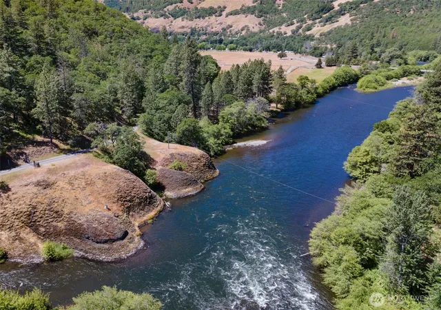 Photo 3 of Single family home for sale at 992 Highway 142 E, Lyle, WA 98635 | MLS# NWM2523534 | Listing updated on 2026-09-21