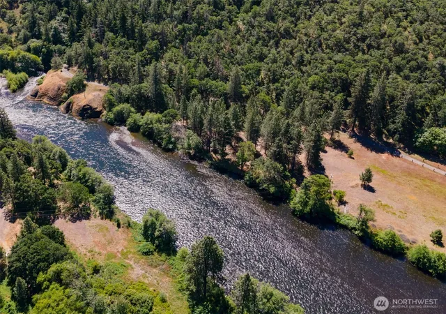 Photo 3 of Single family home for sale at 992 Highway 142 E, Lyle, WA 98635 | MLS# NWM2523534 | Listing updated on 2026-09-21