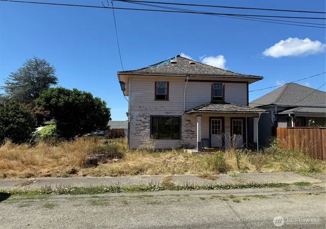 Photo 1 of Single family home for sale at 222 12th Street, Raymond, WA 98577 | MLS# NWM2523556 | Listing updated on 2026-09-21