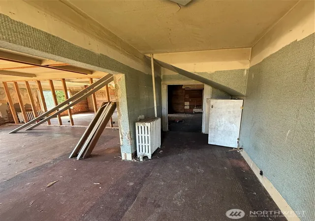 Photo 3 of Single family home for sale at 222 12th Street, Raymond, WA 98577 | MLS# NWM2523556 | Listing updated on 2026-09-21