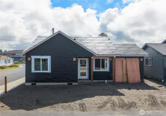 Photo 3 of Sale Pending at 107 7th Street Sw, Long Beach, WA 98631 | MLS# NWM2523575 | Listing updated on 2026-09-25