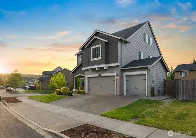 Photo 2 of Single family home for sale at 914 O'farrell Ln Nw, Orting, WA 98360 | MLS# NWM2523609 | Listing updated on 2026-10-01