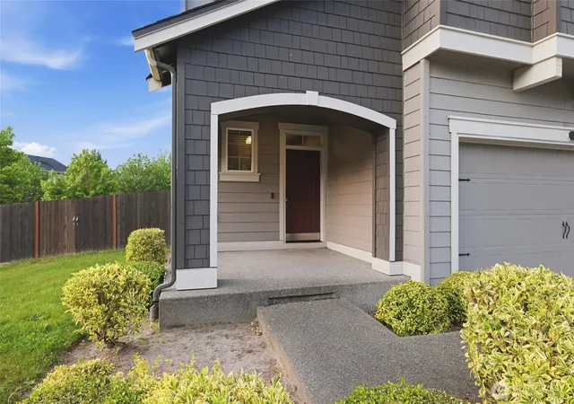 Photo 3 of Single family home for sale at 914 O'farrell Ln Nw, Orting, WA 98360 | MLS# NWM2523609 | Listing updated on 2026-10-01