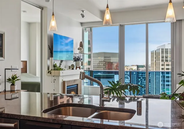 Photo 4 of Condo for sale at 737 Olive Way #3701, Seattle, WA 98101 | MLS# NWM2523625 | Listing updated on 2026-09-21