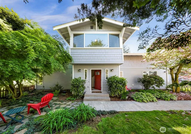 Photo 2 of Single family home for sale at 6874 Golf View Dr, Lynden, WA 98264 | MLS# NWM2523626 | Listing updated on 2026-09-21
