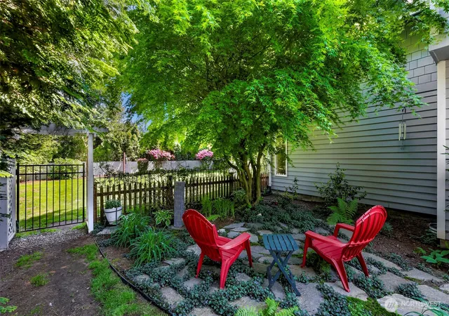 Photo 3 of Single family home for sale at 6874 Golf View Dr, Lynden, WA 98264 | MLS# NWM2523626 | Listing updated on 2026-09-21