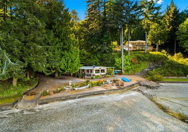 Photo 3 of Manufactured home for sale at 4736 Cooper Point Rd Nw, Olympia, WA 98502 | MLS# NWM2523788 | Listing updated on 2026-09-21