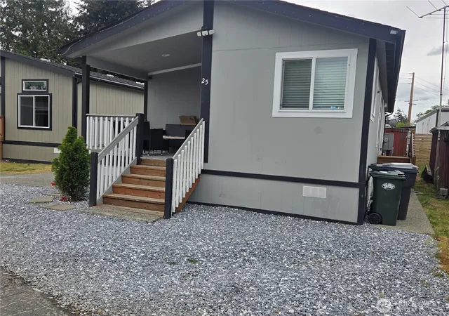 Photo 2 of Manufactured home for sale at 10302 Lakeview Ave Sw #25, Lakewood, WA 98499 | MLS# NWM2523845 | Listing updated on 2026-09-21