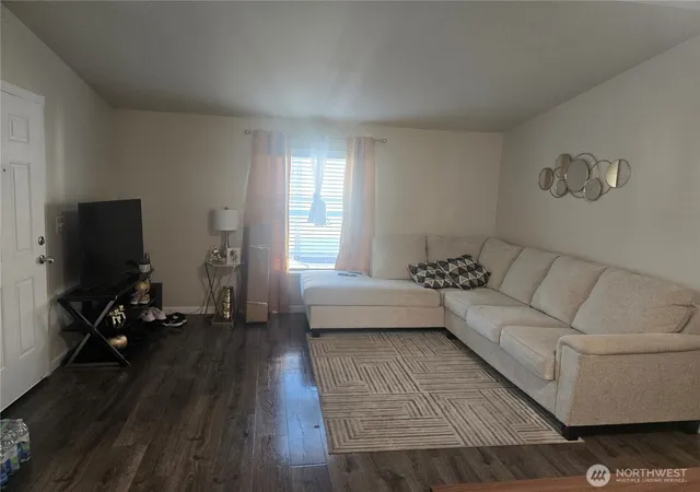 Photo 3 of Manufactured home for sale at 10302 Lakeview Ave SW #25, Lakewood, WA 98499 | MLS# NWM2523845 | Listing updated on 2026-09-21