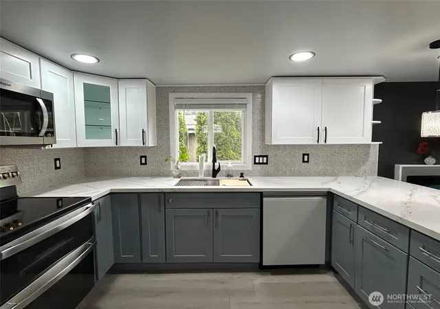 Photo 3 of Manufactured home for sale at 6200 Fair Oaks Rd SE #32, Olympia, WA 98513 | MLS# NWM2523848 | Listing updated on 2026-09-21