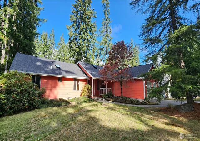 Photo 3 of Single family home for sale at 130 E Lakeland Way, Allyn, WA 98524 | MLS# NWM2523859 | Listing updated on 2026-10-10